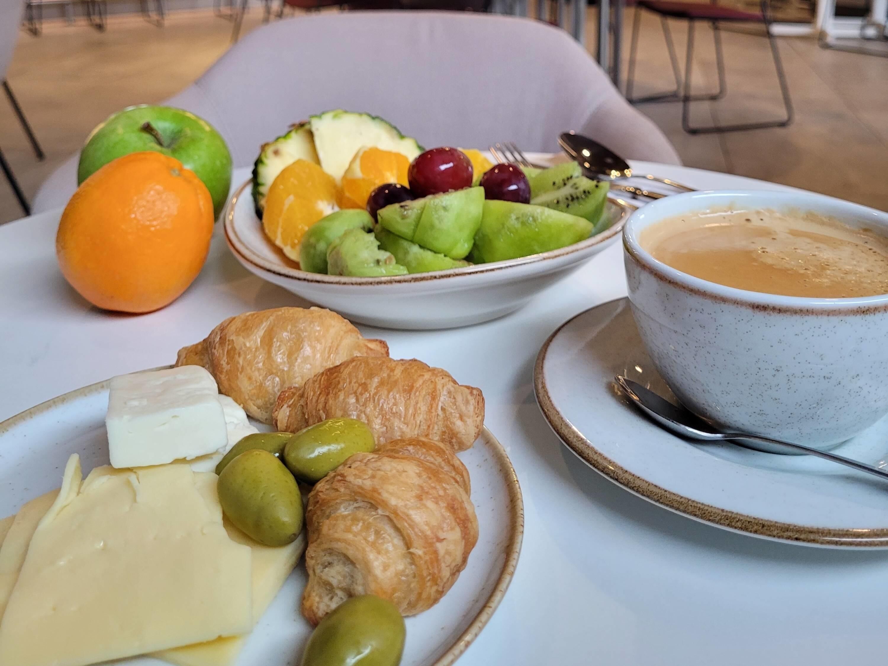 Daily buffet breakfast for a fee