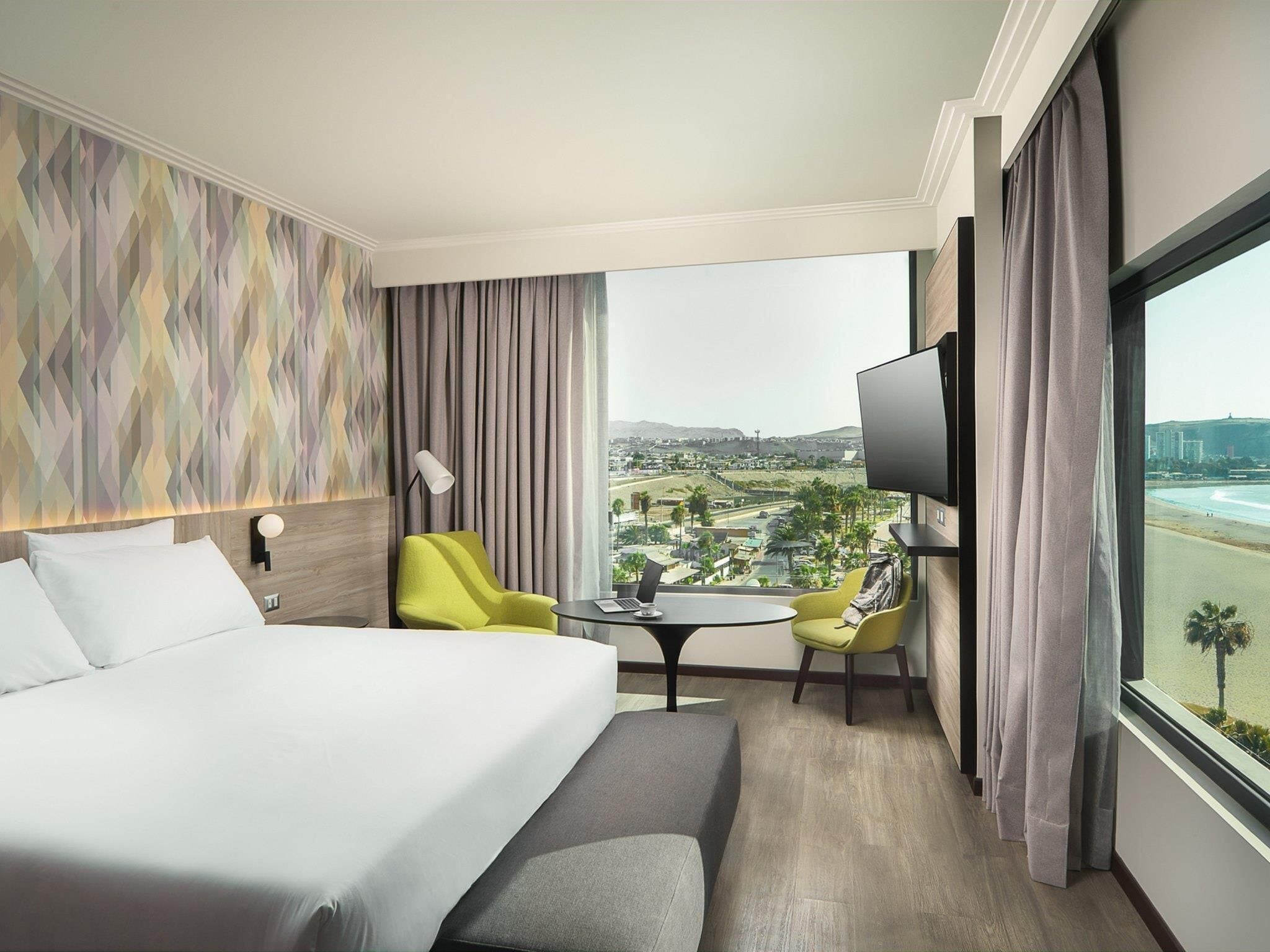 Superior Room, 1 Double Bed Corner | Frigobar, cofres nos quartos, escrivaninha