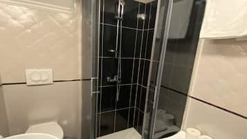 豪華開放式套房 | 浴室 | 淋浴設備、免費盥洗用品、吹風機、毛巾