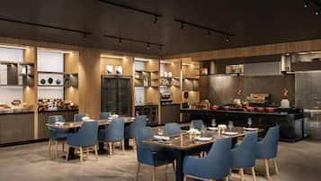 Breakfast, lunch, dinner served; international cuisine