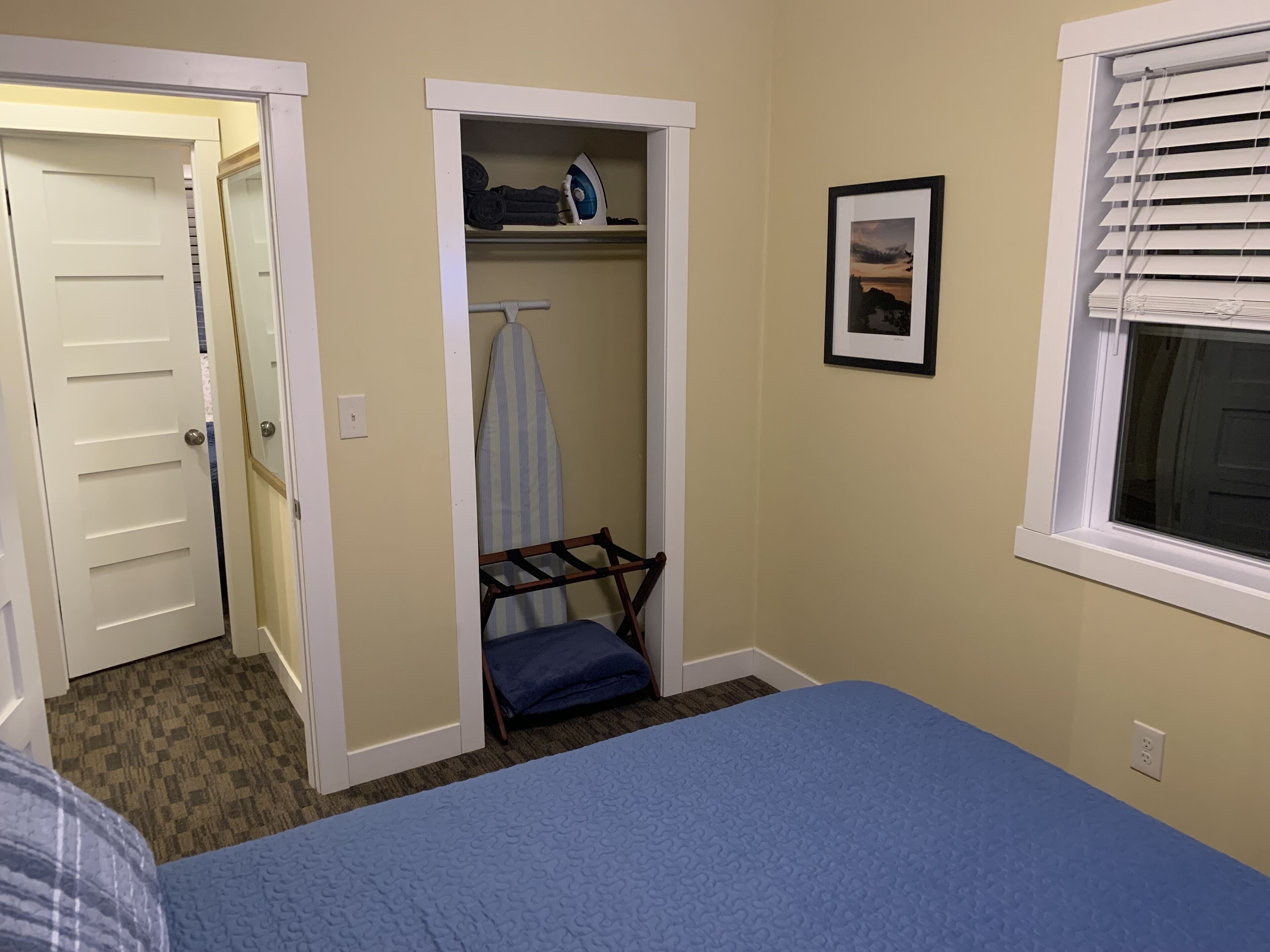 2 makuuhuonetta, silitysrauta/-lauta, ilmainen Wi-Fi, vuodevaatteet