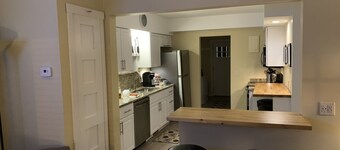 Cottage11: 2 Bedroom-3 beds. Laundry, Sleeps 6.  Park right at your Entry Door.