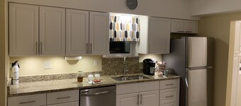 Cottage11: 2 Bedroom, Laundry, RV Parking. Downtown & MSU. 
Park at your Door.