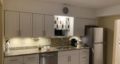 Cottage11: 2 Bedroom, Laundry, RV Parking. Downtown & MSU.
Park at your Door.