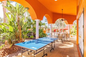 Outdoor dining - Elegant 6 bedroom home in the Solana Resort (Davenport)