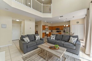 TV - Elegant 6 bedroom home in the Solana Resort (Davenport)