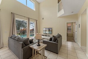 TV - Elegant 6 bedroom home in the Solana Resort (Davenport)