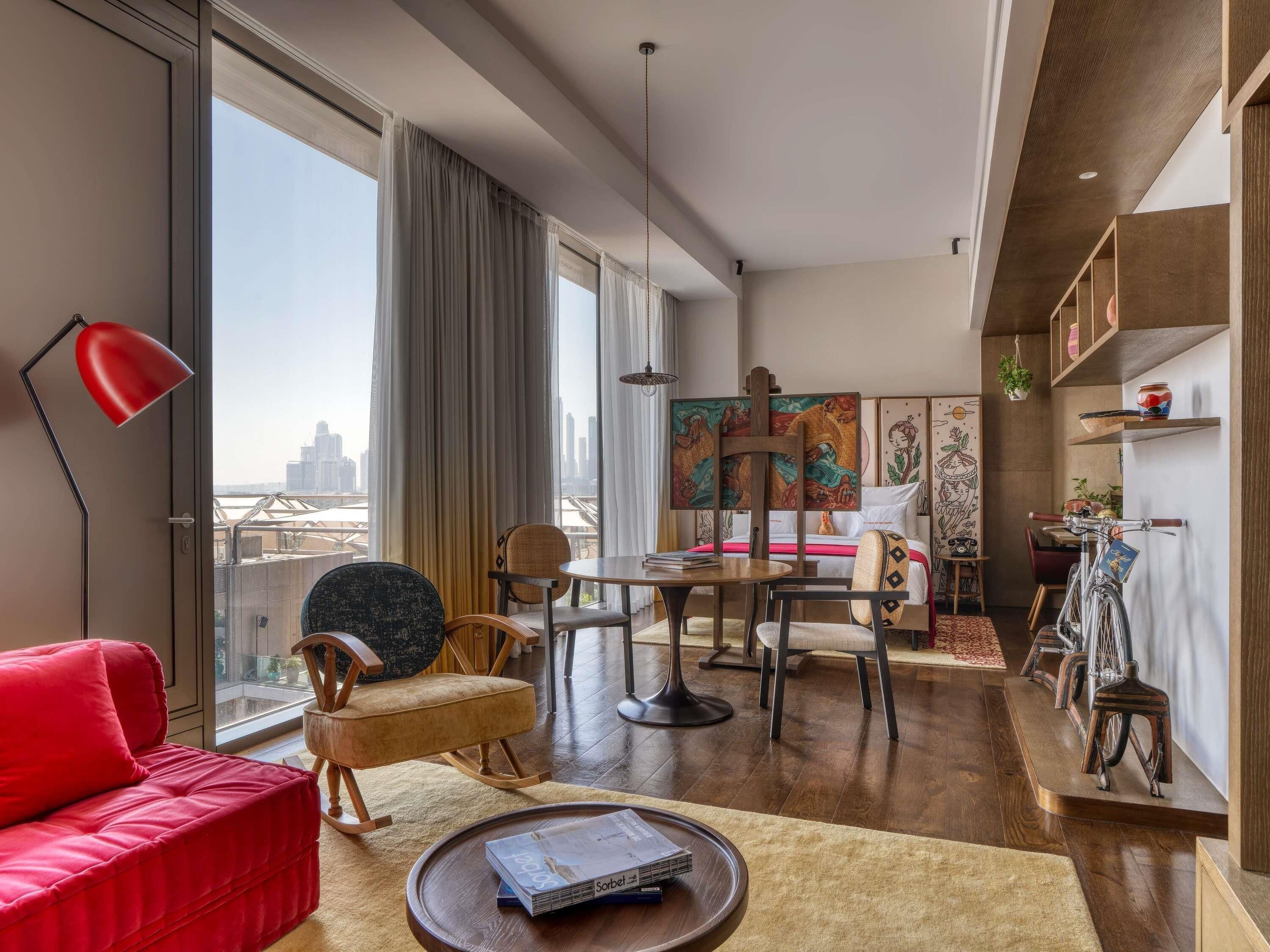 Phòng Suite, 1 giường cỡ king | Bộ đồ giường cao cấp, minibar với thức uống miễn phí 