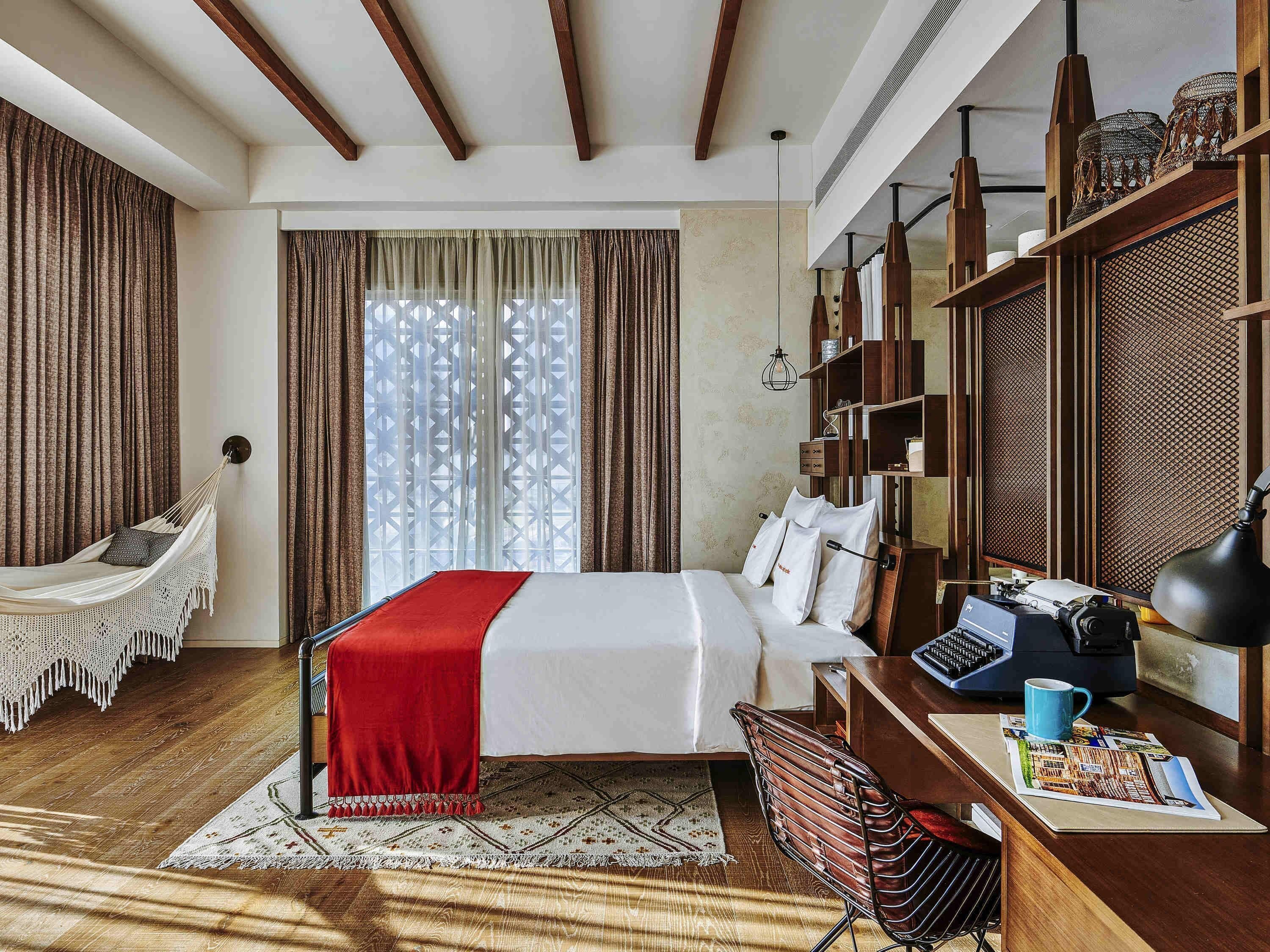 Suite | Ropa de cama de alta calidad y minibar con artículos gratuitos