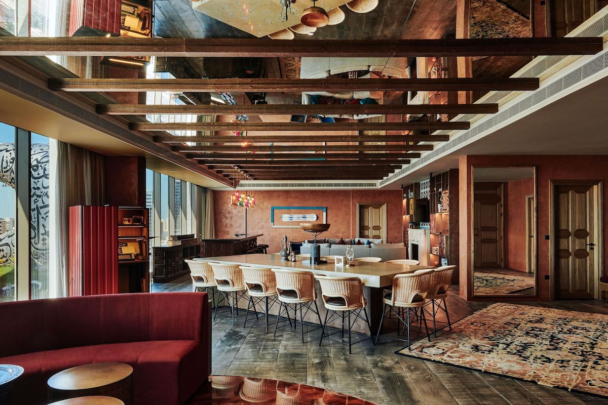 Svit - 1 kingsize-säng (HAKAWATI) | Sängtillbehör av högsta kvalitet och gratis produkter i minibar