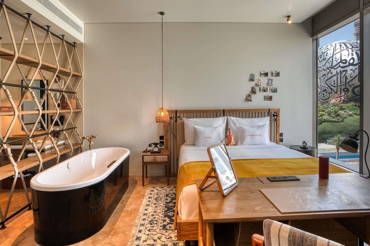 Quarto (Glamping Plus) | Roupas de cama premium, frigobar (abastecido com itens grátis)