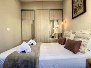 1 chambre, coffres-forts dans les chambres, fer et planche à repasser