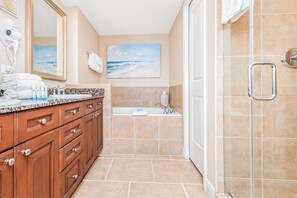 Hair dryer, towels - P4-1403 2B Island View - Let's make Memories! (Pensacola Beach)