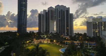 Lovely Home! Paradise at Sunny Isles Beach! 2BD/2BTH Ocean View Beach Condo.