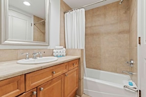 Hair dryer, towels - P1-1104 - Great 3B at Portofino - Close to Beach! (Pensacola Beach)