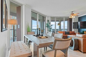 Dining - P1-1104 - Great 3B at Portofino - Close to Beach! (Pensacola Beach)