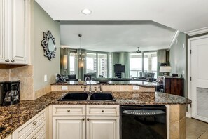 Microonde, lavastoviglie, macchina per tè/caffè, tostapane