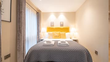 Luxury Apartment, Private Bathroom (Free Parking No. 15) | 2 bedrooms