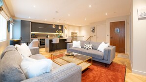 Luxury Apartment, Private Bathroom (Free Parking No. 15) | Lounge - No. 15 (York)