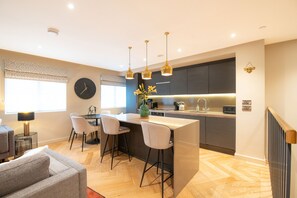 Luxury Apartment, Private Bathroom (Free Parking No. 15) | Shared kitchen - No. 15 (York)