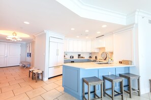 Microwave, dishwasher, coffee/tea maker, toaster