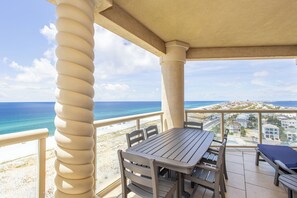 Outdoor dining - P5-1301 - Salty Seas! 3B Gulf Front! Excellent Views! (Pensacola Beach)