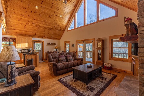 Televisión y chimenea 