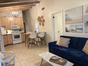 Smart TV - THE PERCH-Beach Cottage- FREE GOLF CART-Just Minutes from the Gulf/BEACH! (Panama City Beach)