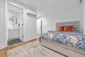 3 habitaciones, tabla de planchar con plancha y cuna de viaje