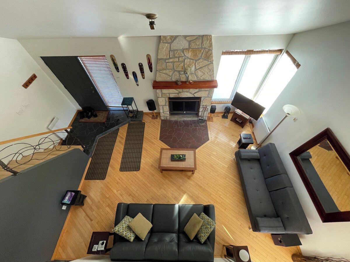 TV, fireplace, offices