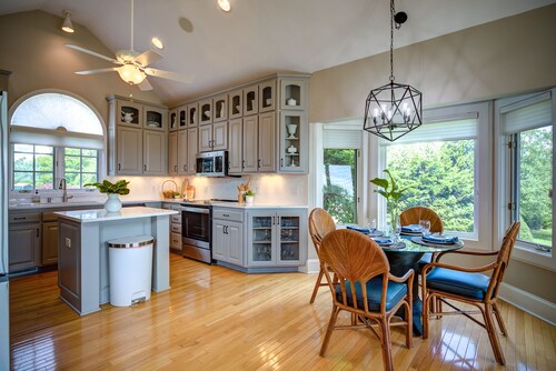 Ski Mountain Spacious Home with Views