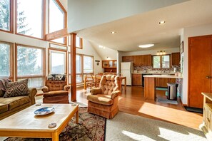 House (Quitin` Time) | Exterior - Quitin` Time (Davis)