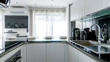 Fridge, microwave, oven, stovetop