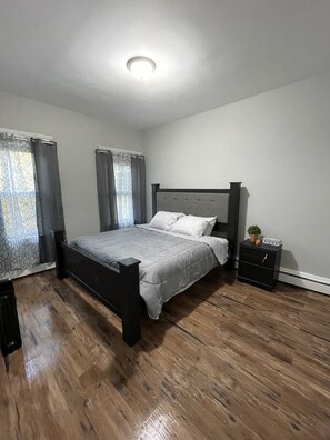 4 bedrooms, iron/ironing board, free WiFi, bed sheets