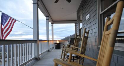 High-end large quiet home with amazing long-range views, close to Lake Chatuge