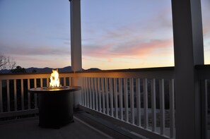 Property grounds - High-end large private home with amazing long-range views, close to Lake Chatuge (Hayesville)