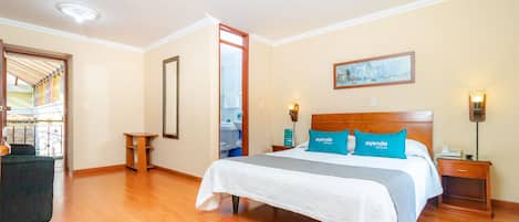 Hypo-allergenic bedding, free WiFi, bed sheets