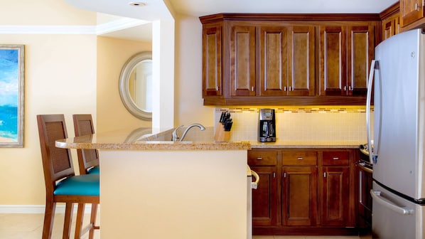 Fridge, microwave, coffee/tea maker, toaster - Ocean View - 2 Bedroom - Marriott's Aruba Surf Club - Full Resort Access (Palm Beach)