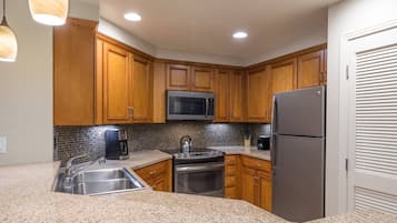 Fridge, microwave, coffee/tea maker, toaster