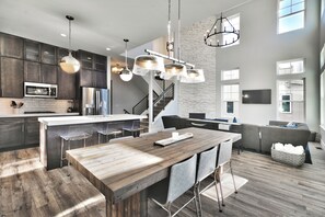 A modern kitchen with a central island, stainless steel appliances, and pendant lighting. - Deer Springs 4BR | Private Hot Tub | Jordanelle Views | Sleeps 12 (Hideout)