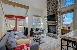 TV, fireplace