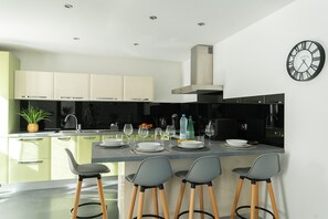 Fridge, microwave, oven, stovetop - La Villetta G Blotzheim - Luxury apartment (Blotzheim)