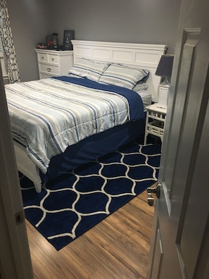 3 bedrooms, WiFi, bed sheets - Charming Family Home Close to Beaches and Lakes (Centerville)