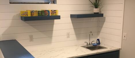 Microwave, dishwasher, coffee/tea maker, cookware/dishes/utensils