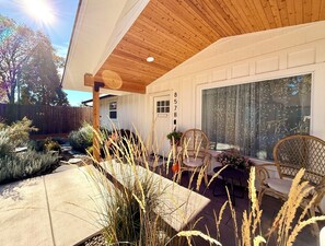 Terrace/patio - Cottage with gated driveway near downtown & river (Grants Pass)