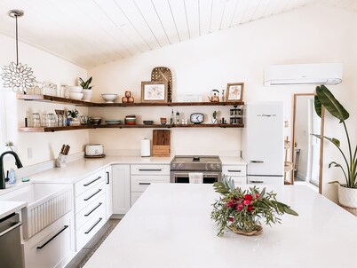 Cottage with gated driveway near downtown & river