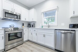 House, Multiple Beds (A Wave From It All - 24 Cassine Garde) | Private kitchen