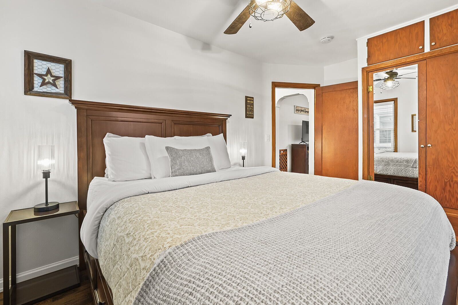 2 makuuhuonetta, silitysrauta/-lauta, Wi-Fi, vuodevaatteet