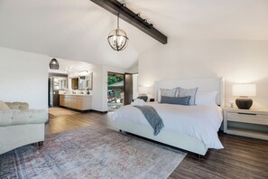 4 bedrooms, iron/ironing board, travel crib, free WiFi