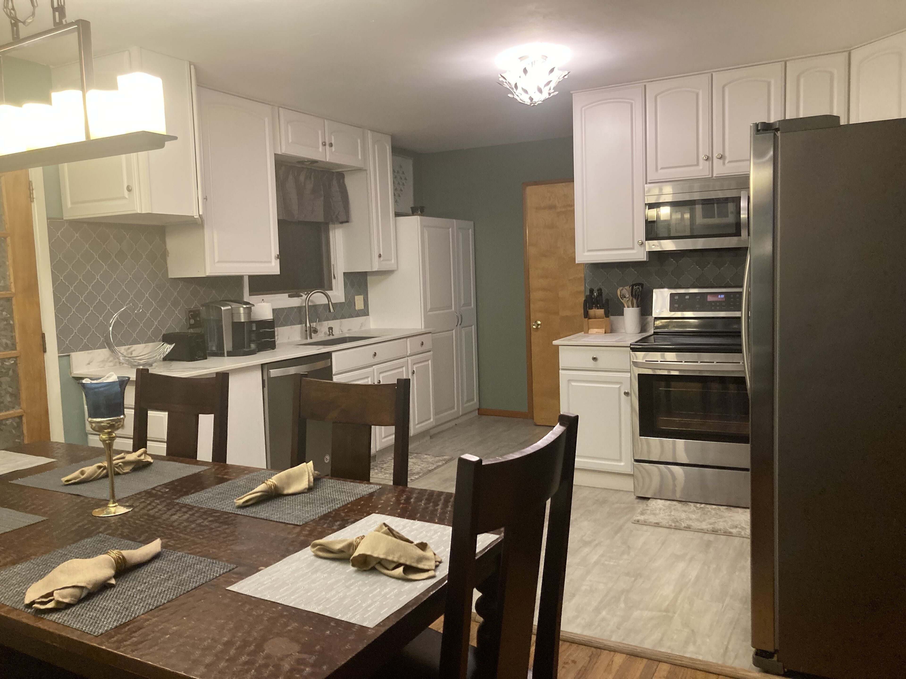 Refrigerador, microondas, horno y parrilla de estufa 